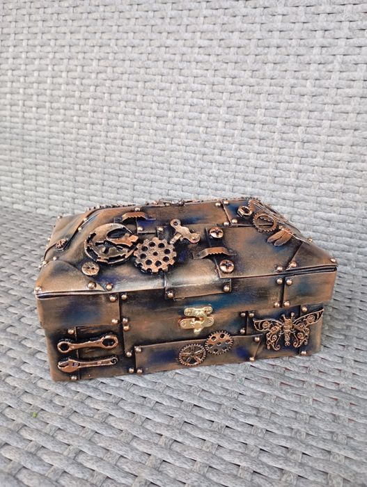 Скринька ручної роботи