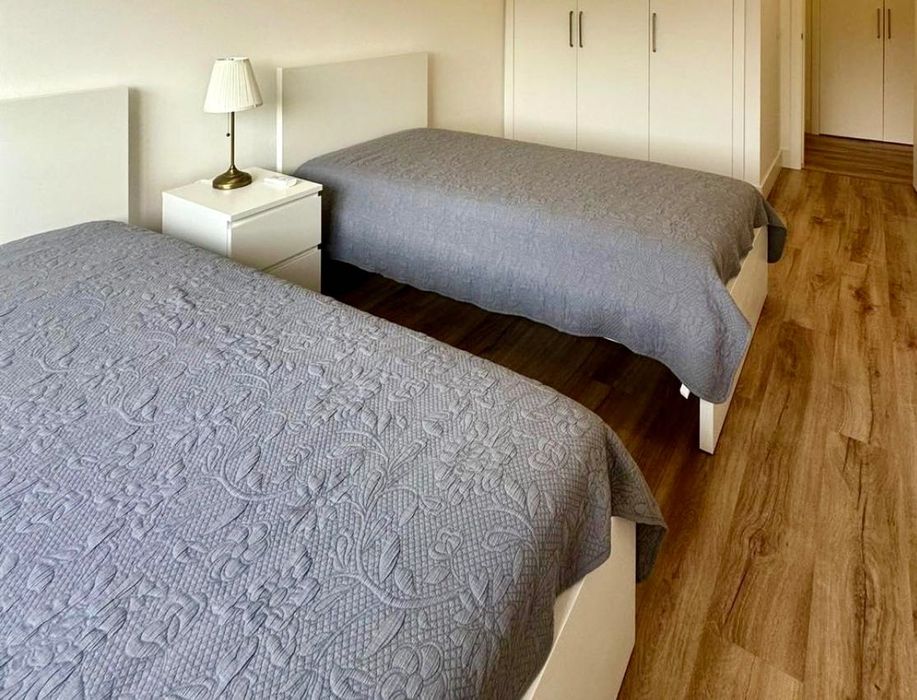 2 camas Malm e cochões Ikea novas 90x200cm