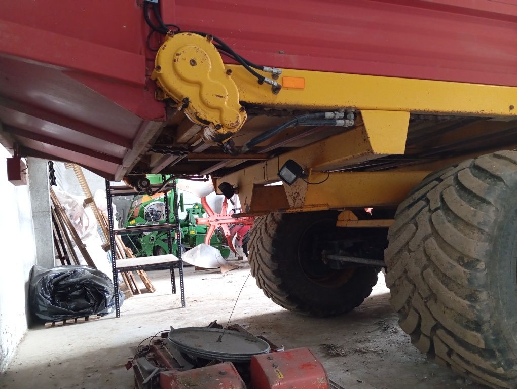 Przyczepa samozbierająca schuitemaker Rapide 140 pottinger krone claas