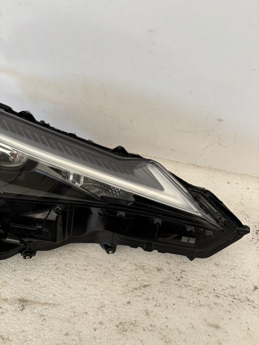 Lexus UX lampa prawy przód prawa przednia EU