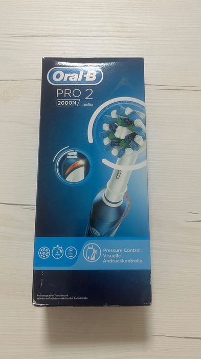 Oral-B Pro 2000N Braun – Usada, com 2 Carregadores e Caixa