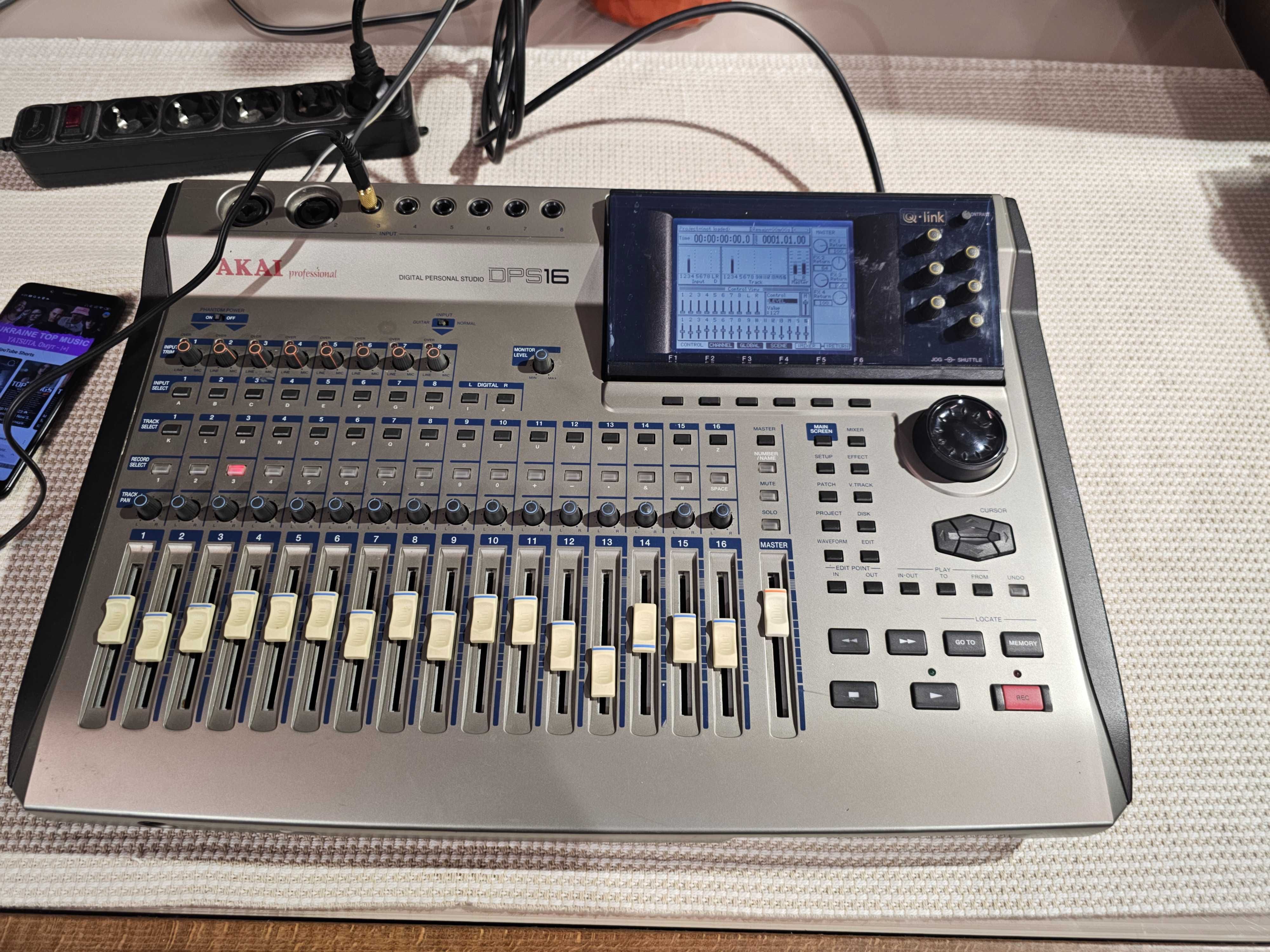 Студія звукозапису AKAI DPS16