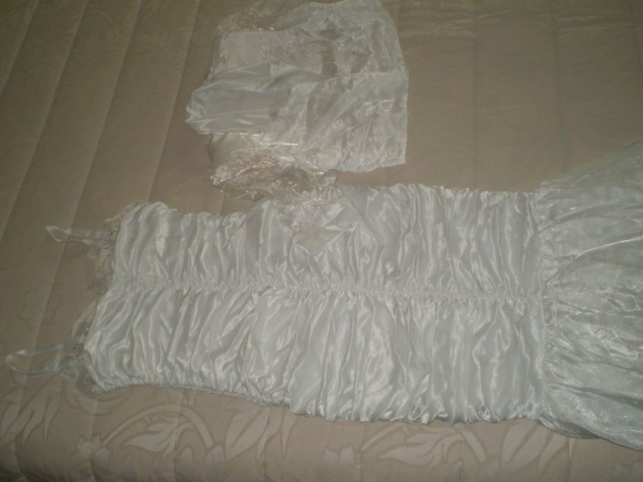 Vestido de noiva, casaco e luvas
