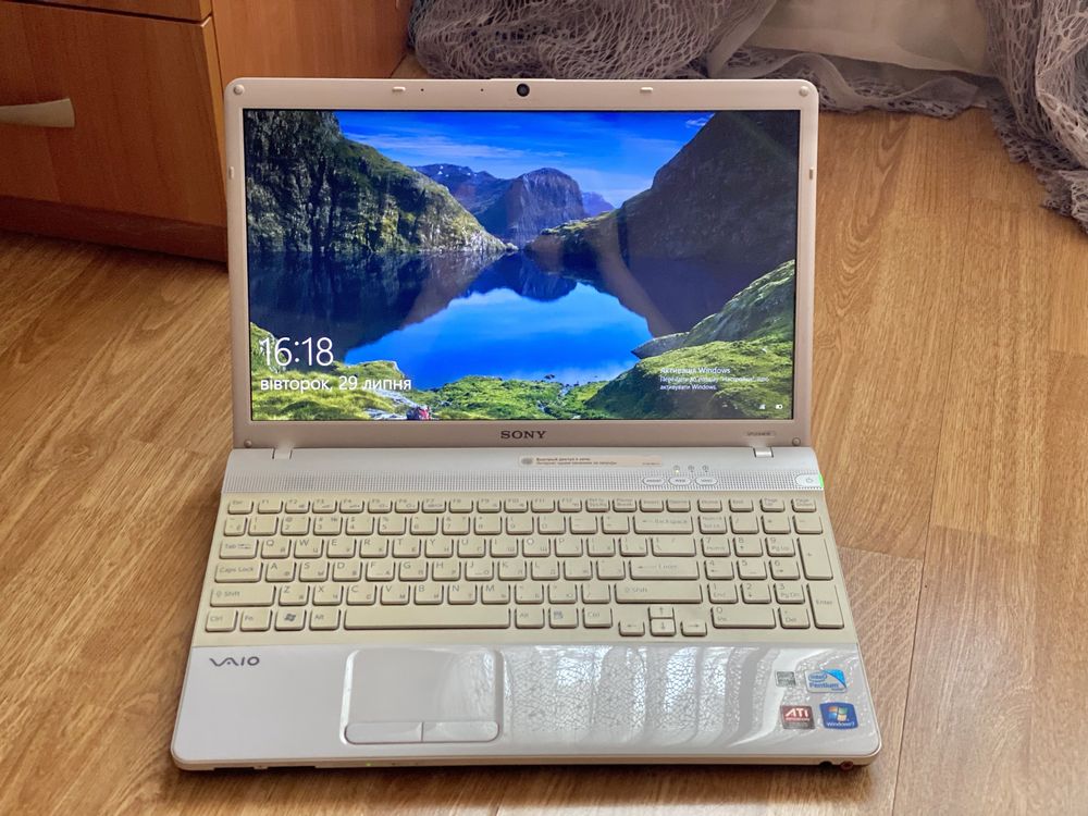 Sony Vaio PCG-71211V (i3-330M; 6 GB DDR3; 240 GB SSD; 15.6")