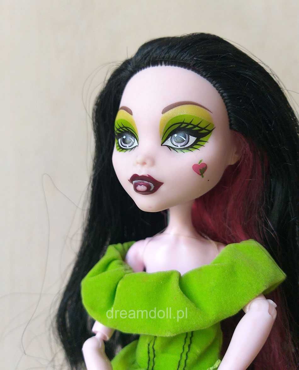 Ostateczna Wyprzedaż! Śliczna lalka Draculaura Snow Bite, Monster High