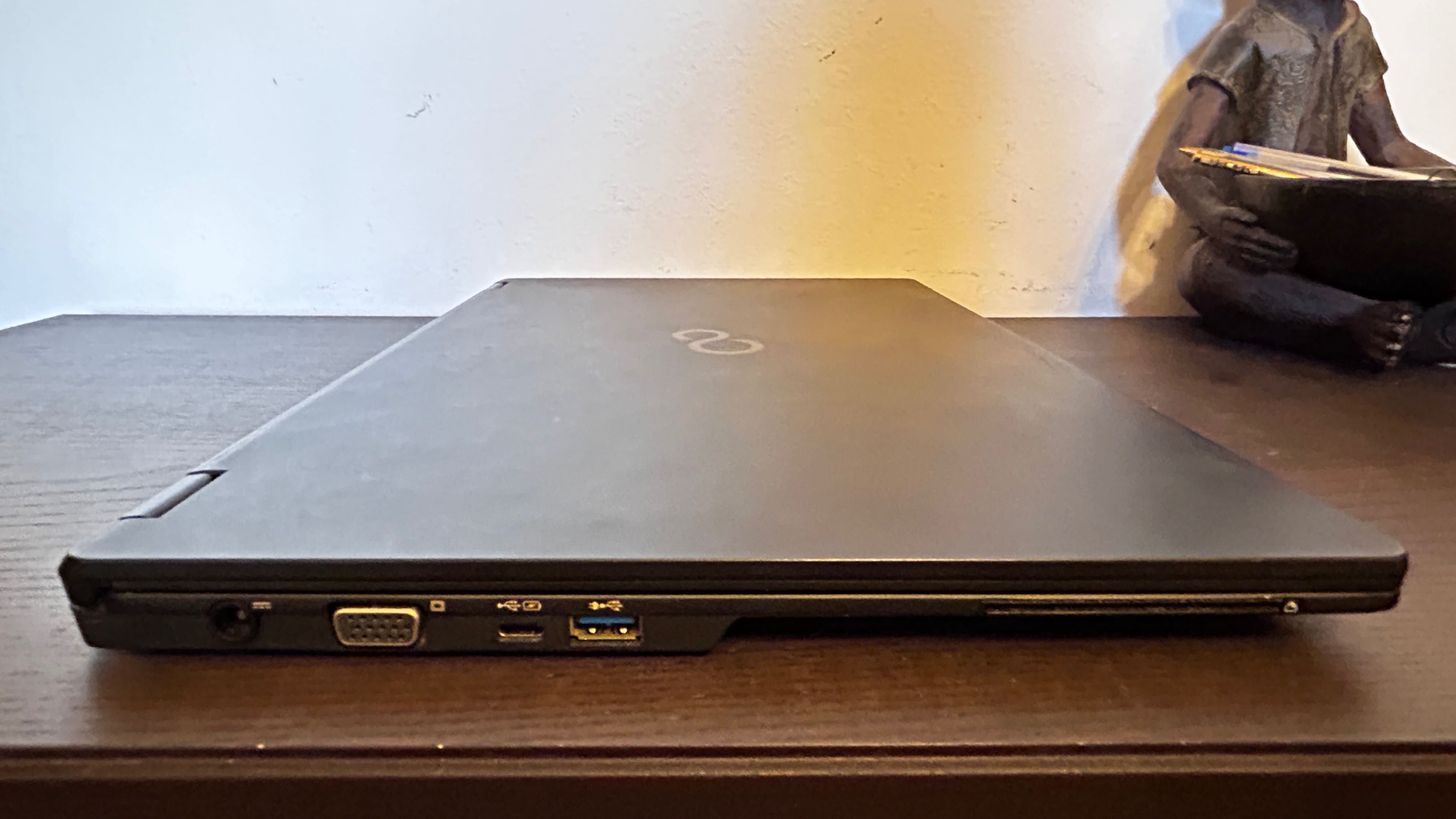Fujitsu Lifebook U757 Laptop, Slimline