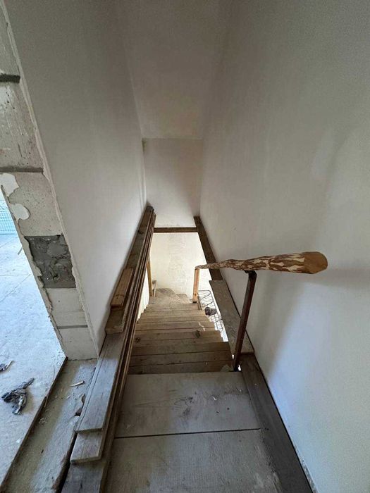 Продаж двоповерхового будинку у селі Крехаїв, Чернігівська область