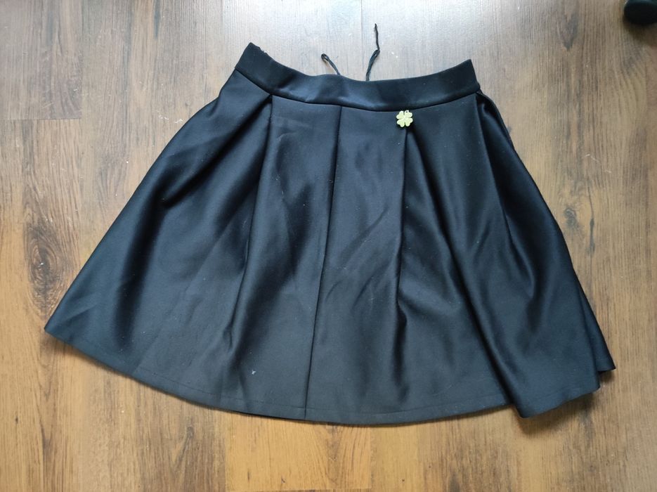 Czarna elegancka spódnica