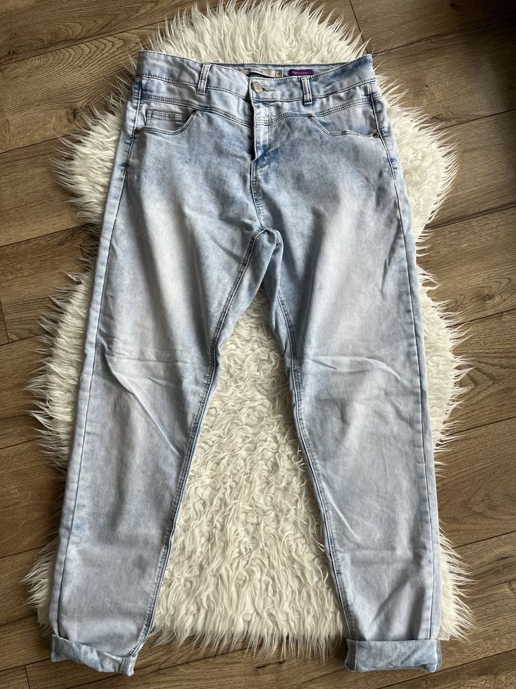 Niebieskie spodnie jeansy Reserved 38/40 high-waisted