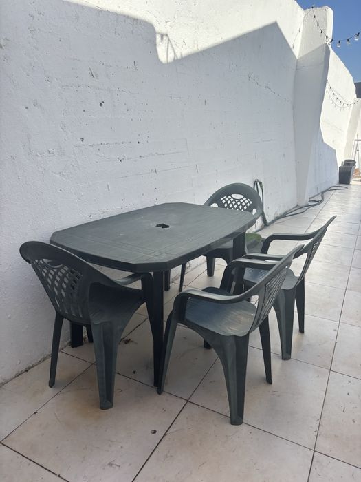 Mesa com cadeiras