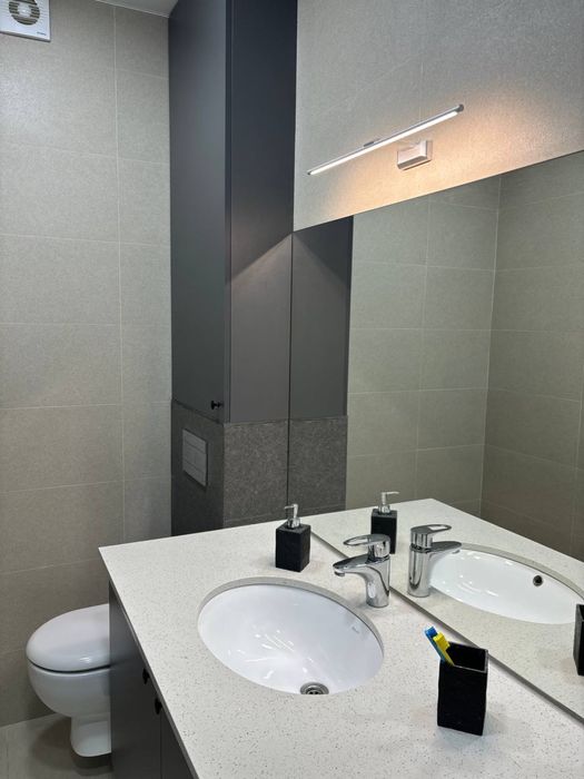 2-кімнатна з кухнею-вітальнею! Гарний ремонт!