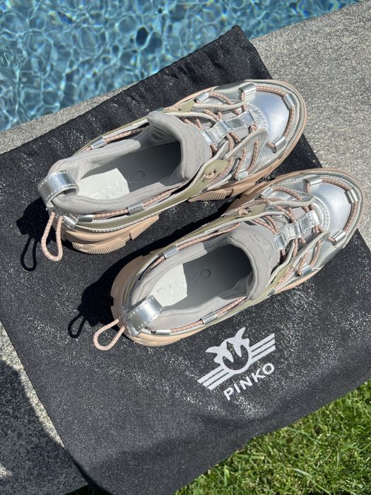 PINKO | Серебристые кроссовки из лаковой кожи