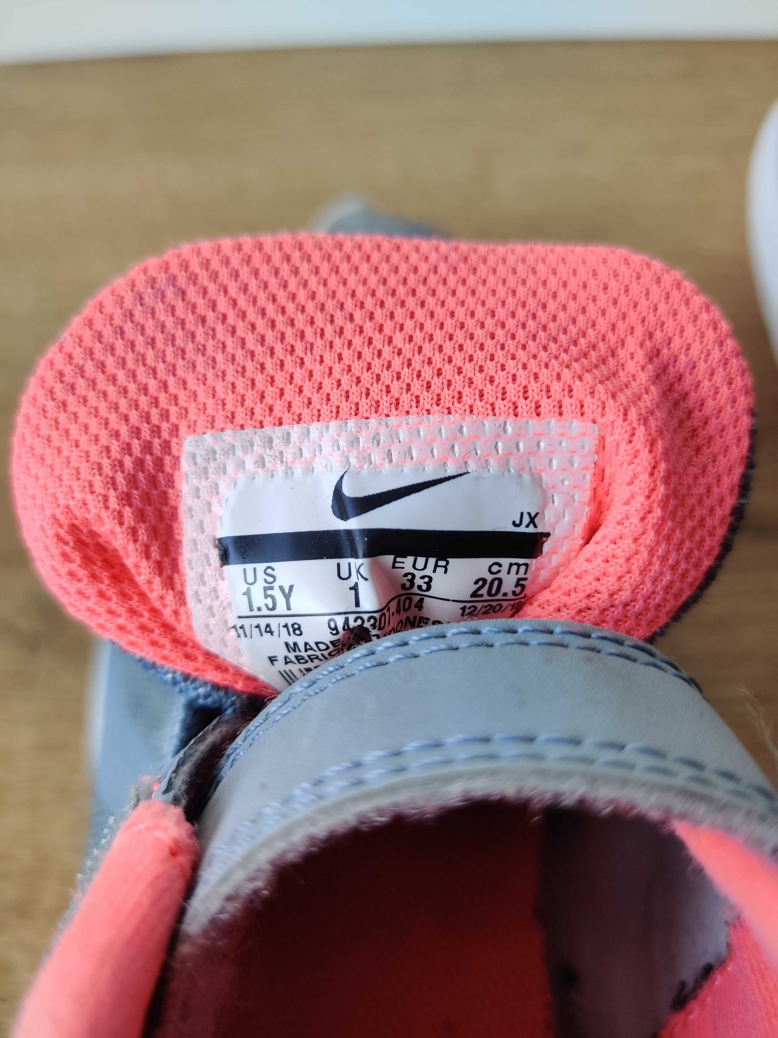 Sportowe buty Nike na rzepy dla dziewczynki rozmiar 33