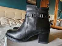 Botas de Pele em bom estado, marca 5th Avenue