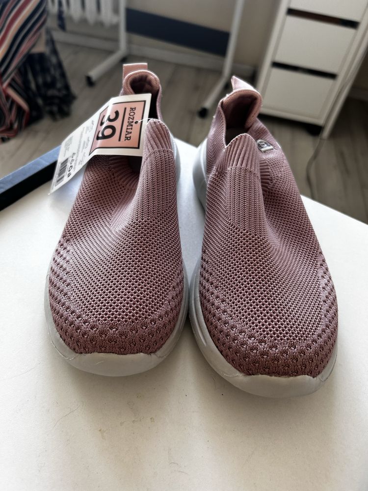 Nowe buty typu slip-ins