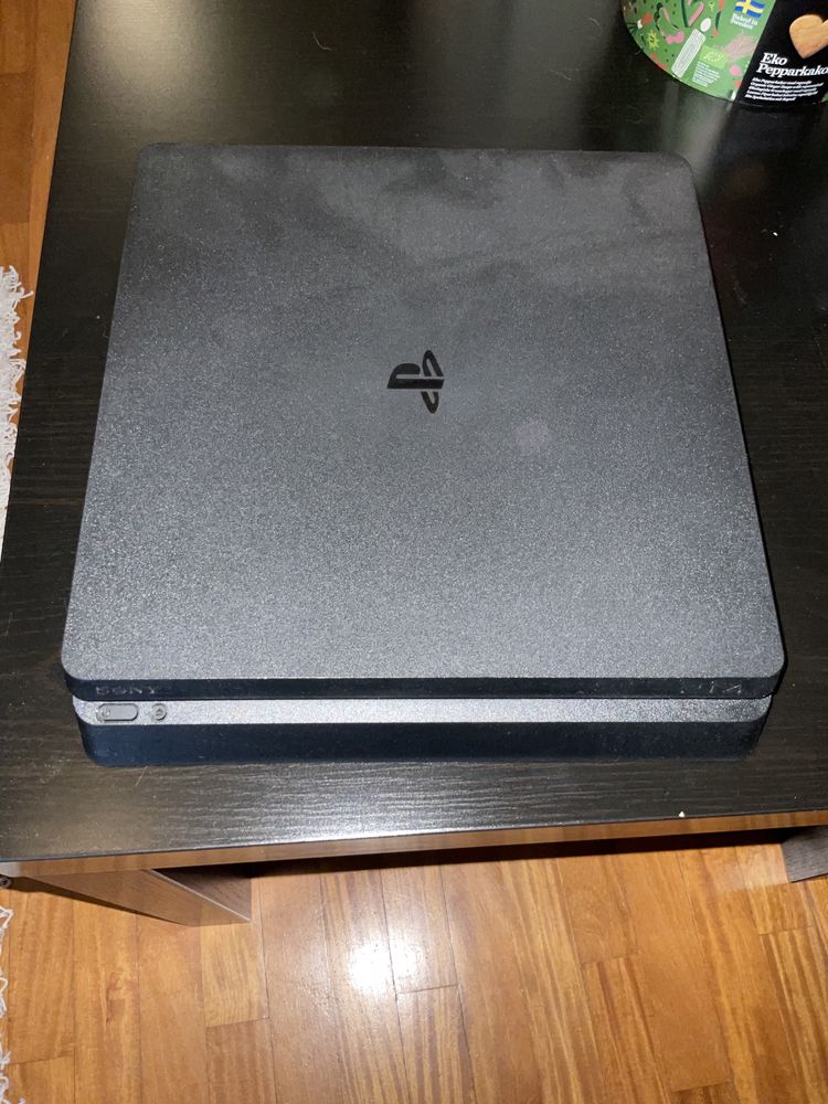 Consola PS4 Slim 1TB + Comando s/jogos