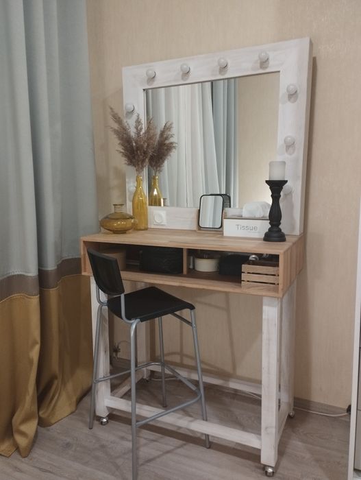 Стіл для бровіста,візажиста,гримериний стіл