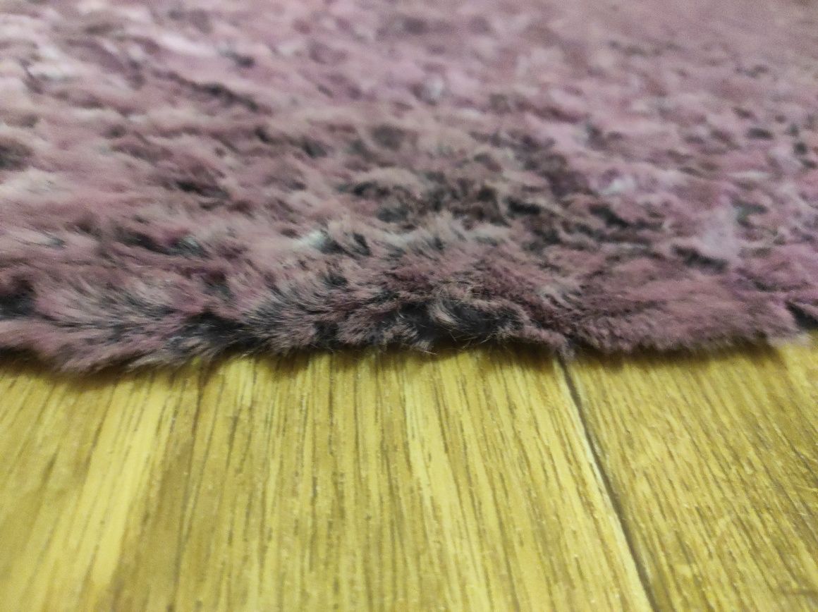 Хутряні м'які килимки декілька кольорів