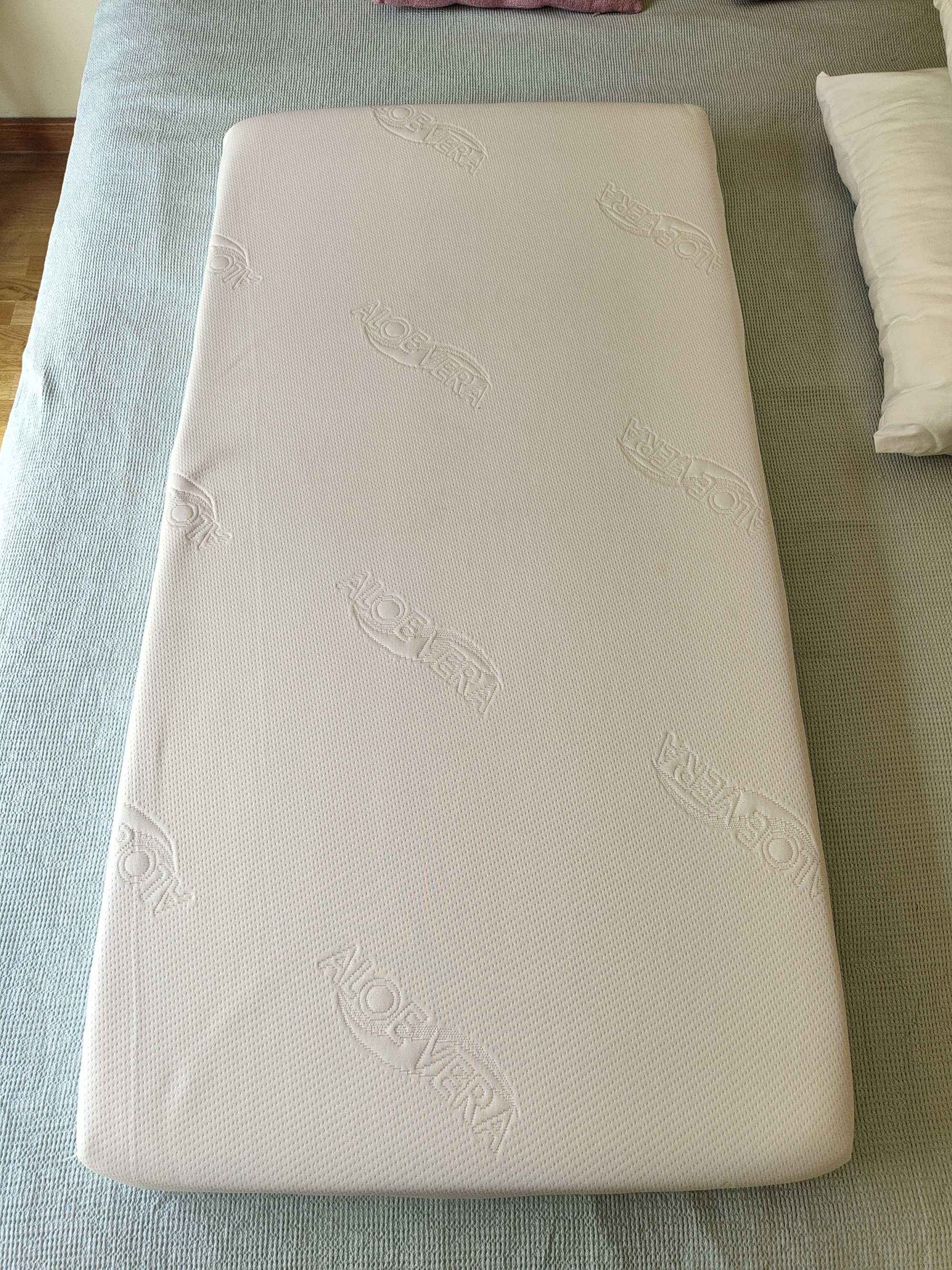 Cama de grades mokee com colchão e gaveta