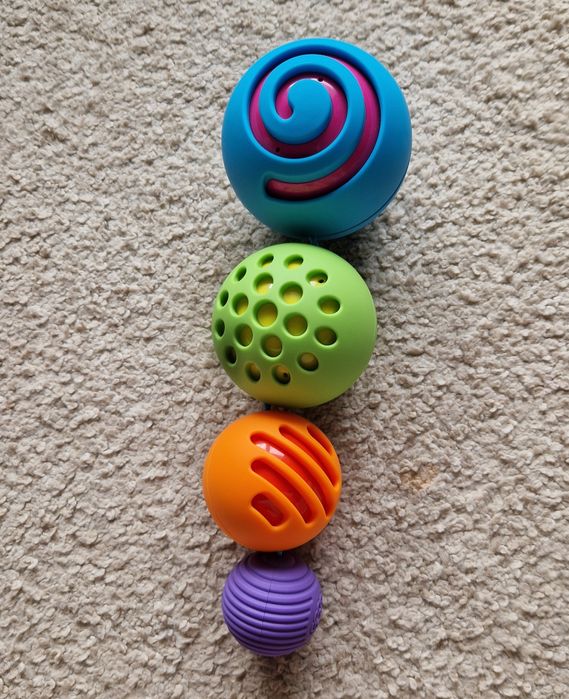 Kula OombeeBall sensoryczna Fat Brain Toys