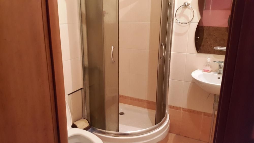 3години 500 грн або подобово.1кімнатна квартира.м.дружби народів