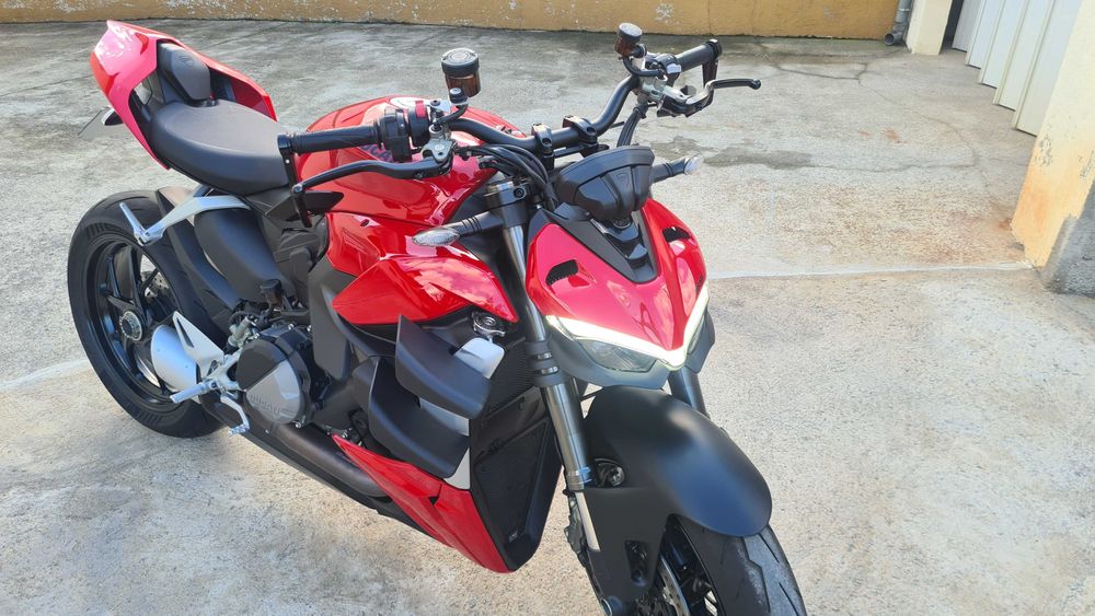 Ducati Streetfighter V2