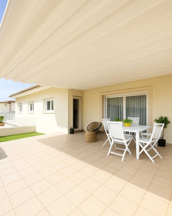 Moradia T3 de Luxo 800 m², Piscina Aquecida, Jardins, Garagem 4 Carros