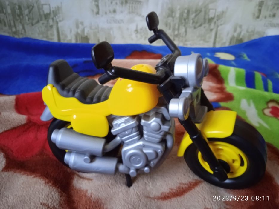 Продам детский мотоцикл, машина.