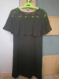 Czarna sukienka wiskozowa Reserved z koronką