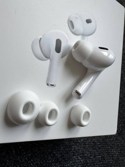 Lewa lub prawa słuchawka AirPods Pro 2 USB C