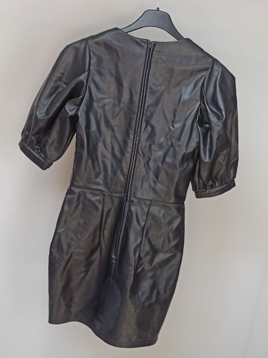 Sukienka z imitacji skóry H&M 34