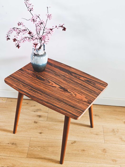 Kultowy stolik patyczak po całkowitej renowacji