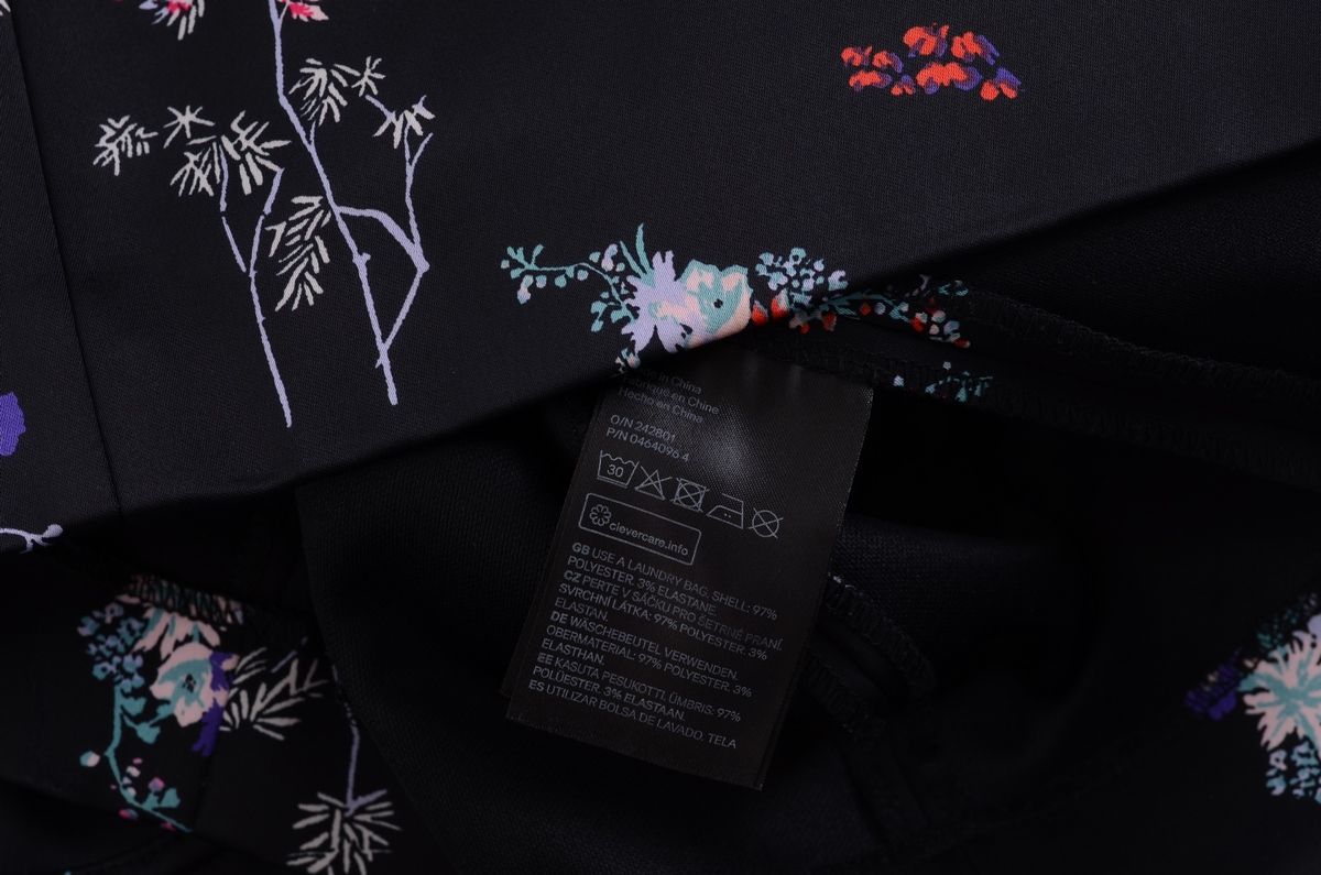 H&M dopasowana czarna sukienka r. 34
