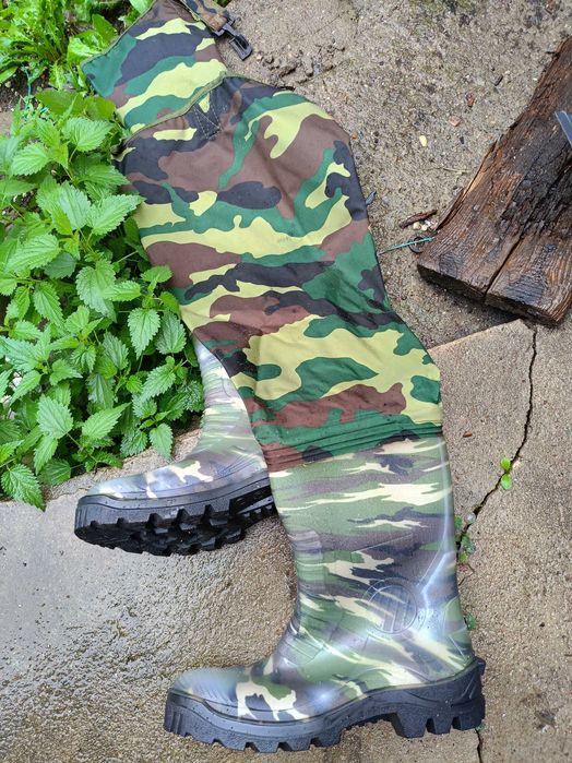 wyprzedaż wodery nowe moro nylonowe rozm 47