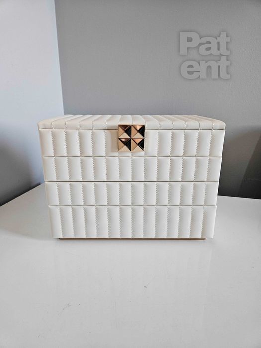 Duża biała pikowana szkatułka na biżuterię 4 poziomy z lusterkiem