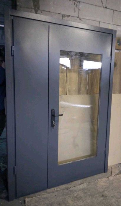 Купити технічні металеві двері в під'їзд, тамбур, на виробництво