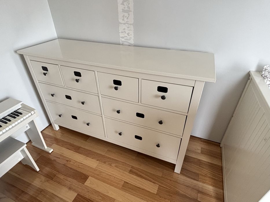Cómoda com 8 gavetas Ikea Hemnes