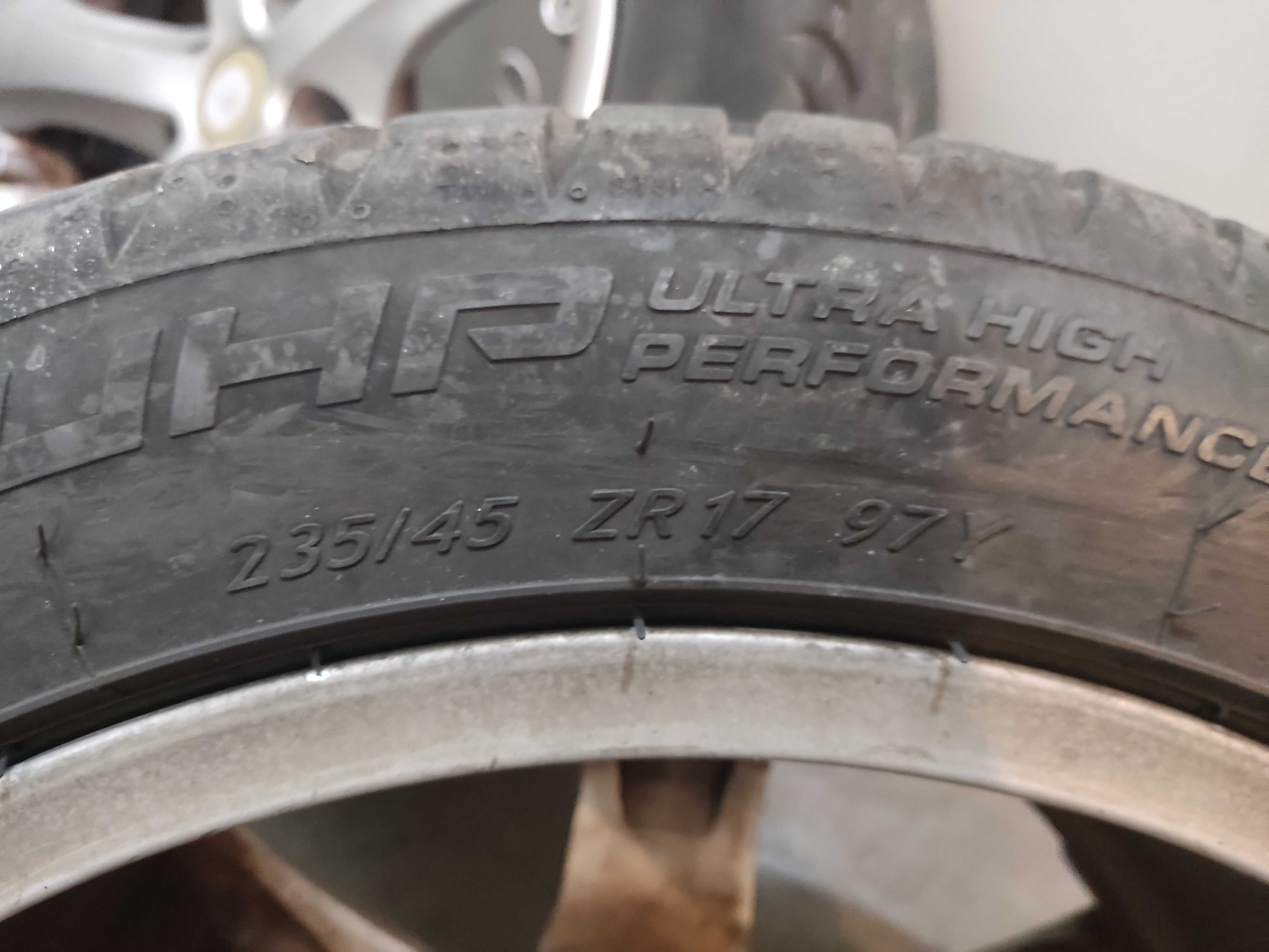 Felgi z oponami 8Jx17H2, 235/45 R17