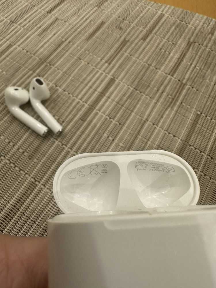 Наушники AirPods