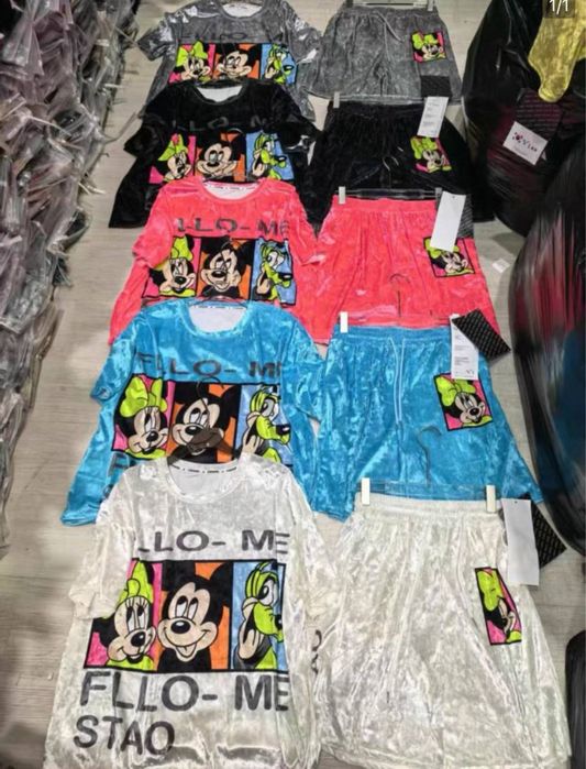 Велюровый костюм