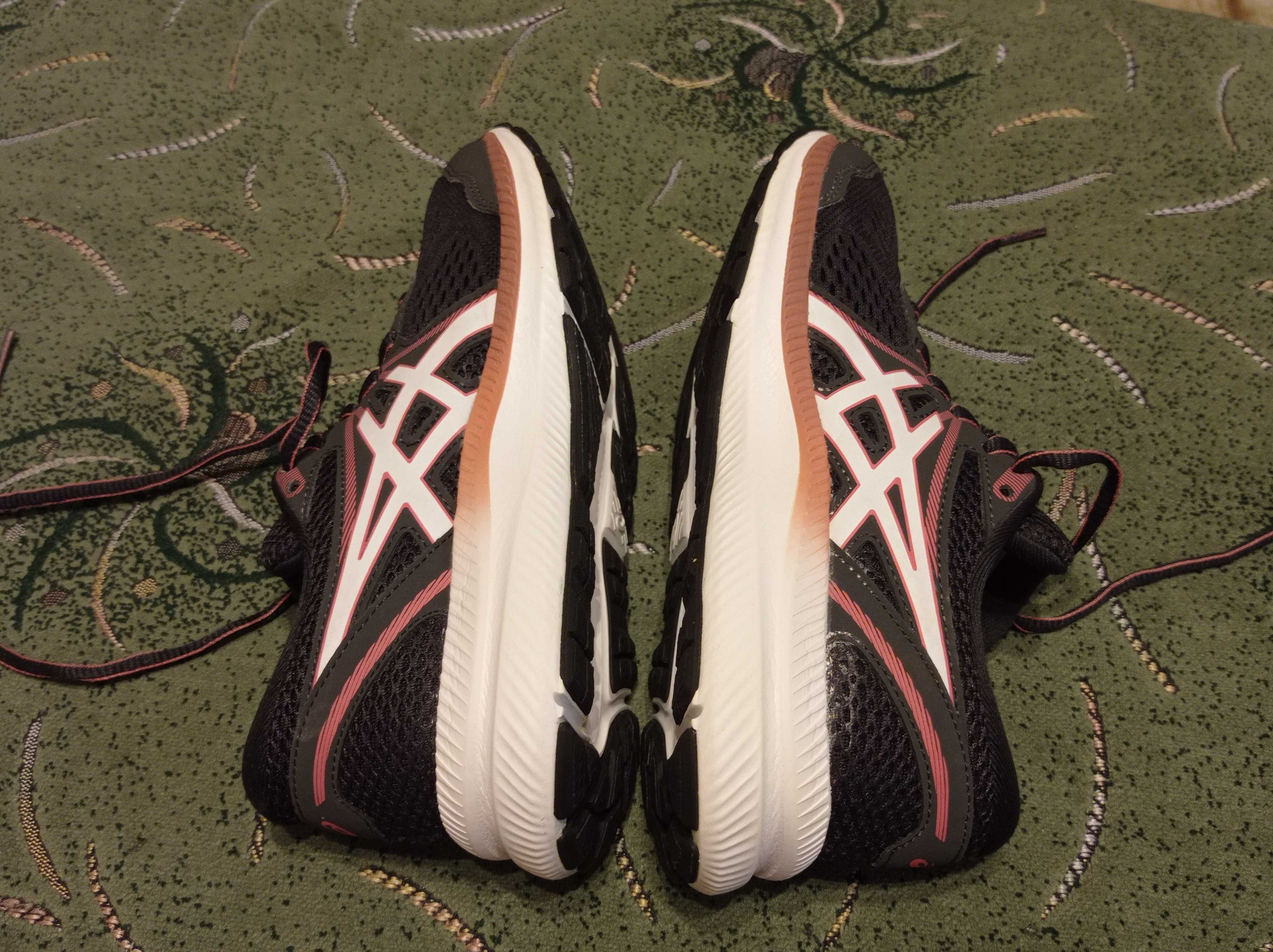 Кроссовки Asics (оригинал) фирменные размер 37 стелька- 23,5см.