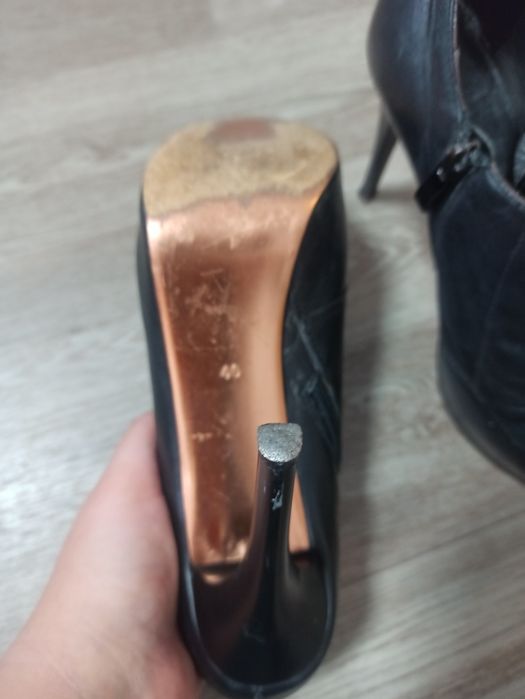 Кожаные полусапоги, ботинки на каблуке, шпильке Vitto Rossi