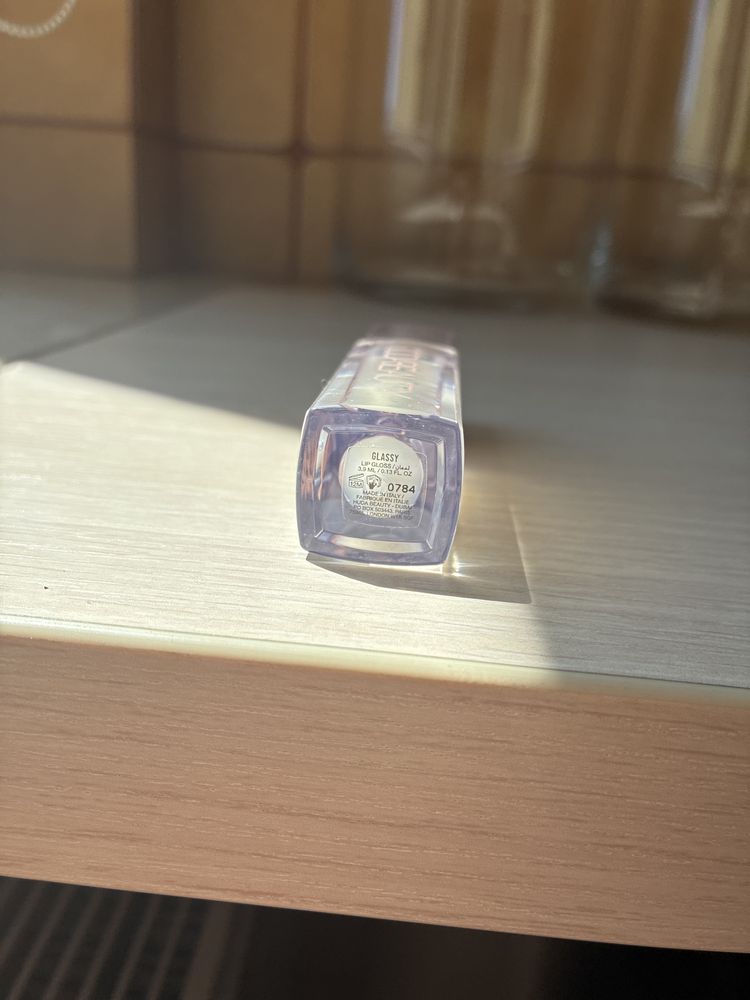 Huda Beauty błyszczyk Glassy