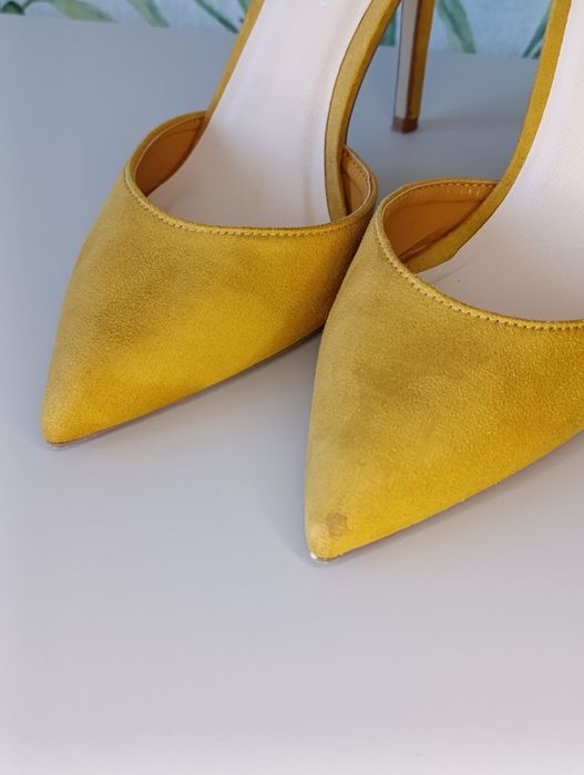 Musztardowe szpilki Born2be