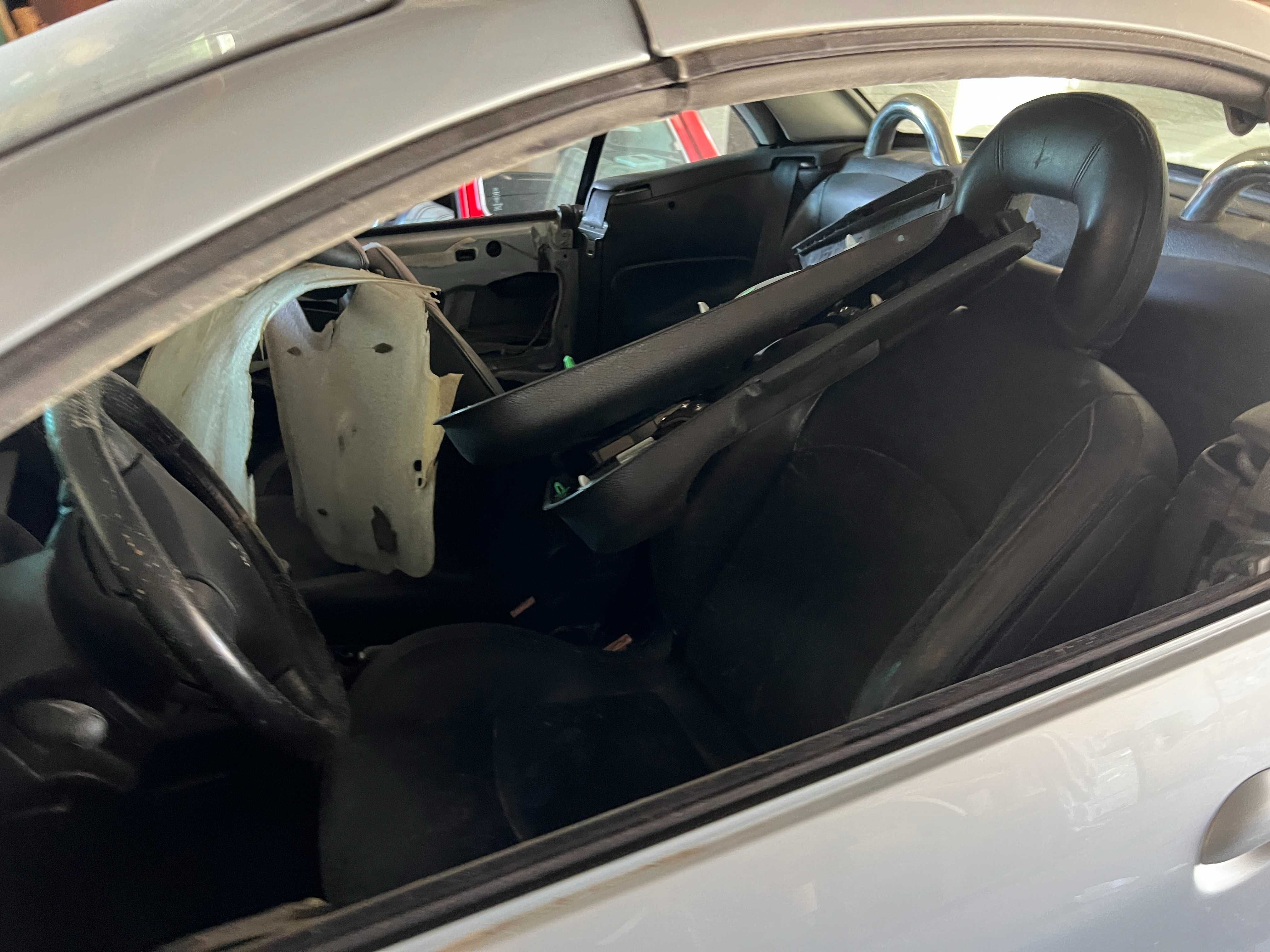 Peugeot 206 CC 2.0 16V – 136 CV (2001) + Carcaça 206 CC para peças