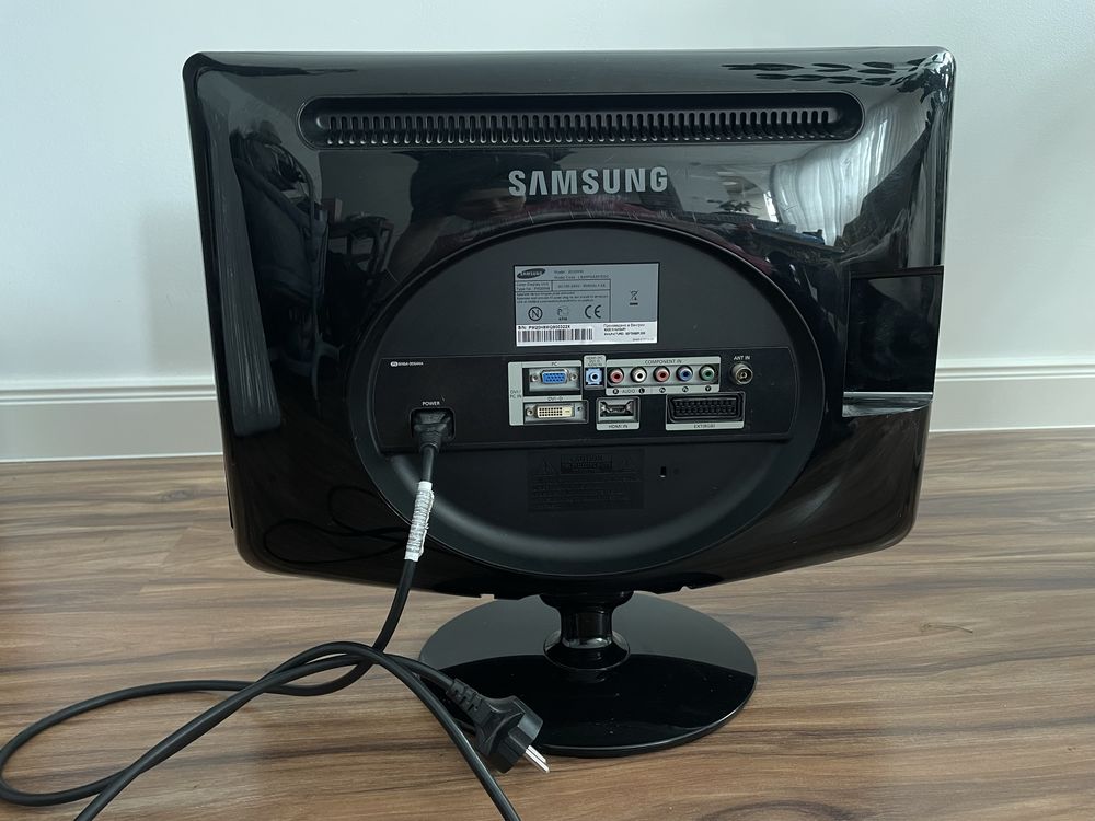 Monitor Samsung z kablem