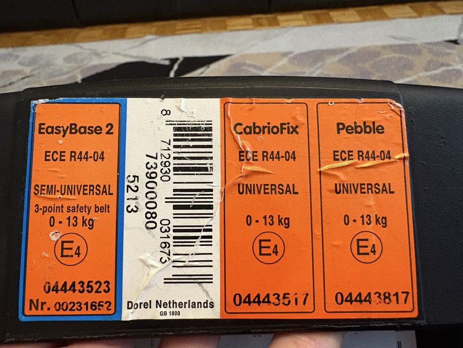 Fotelik Maxi-Cosi ECE r44-04 z baza EasyBace 2