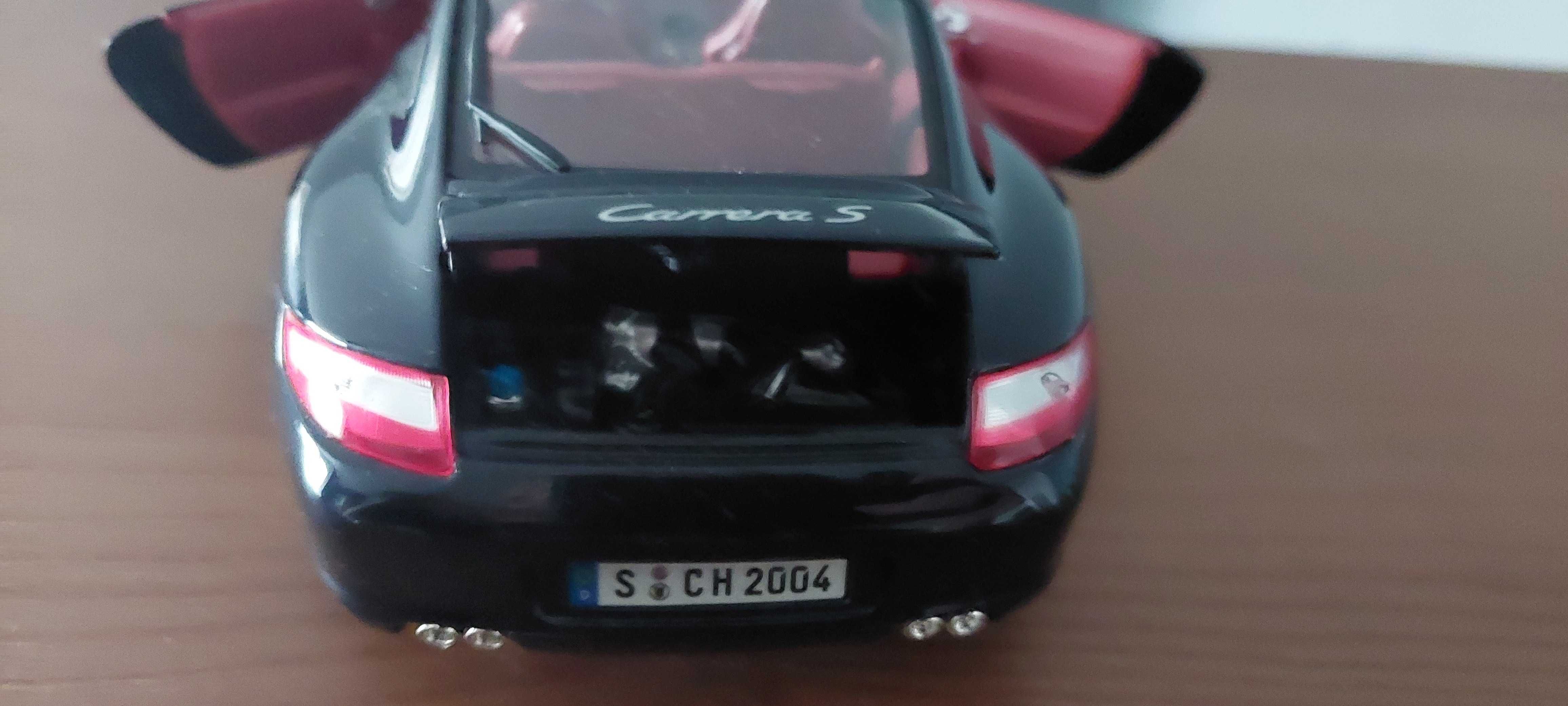 Model 1:18 Porsche Carrera S Maisto