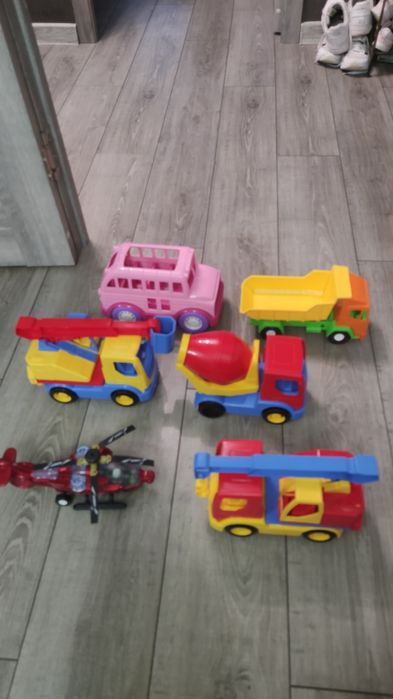 великі машини і музичний вертоліт, все в  ідеальному стані