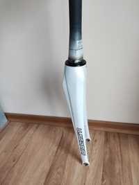 Widelec full carbon szosowy 370g  28" tapered u.scanini